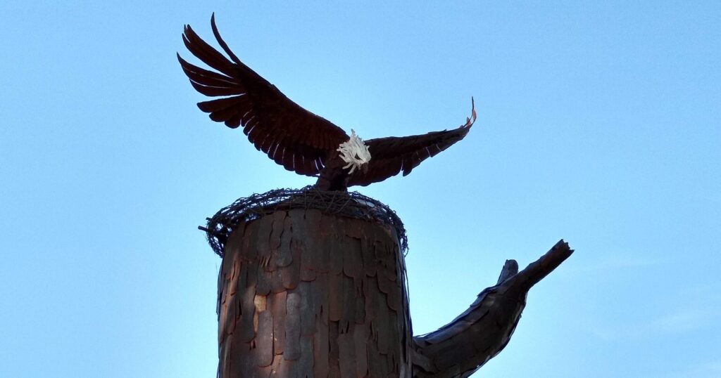 bald eagle sculpture
