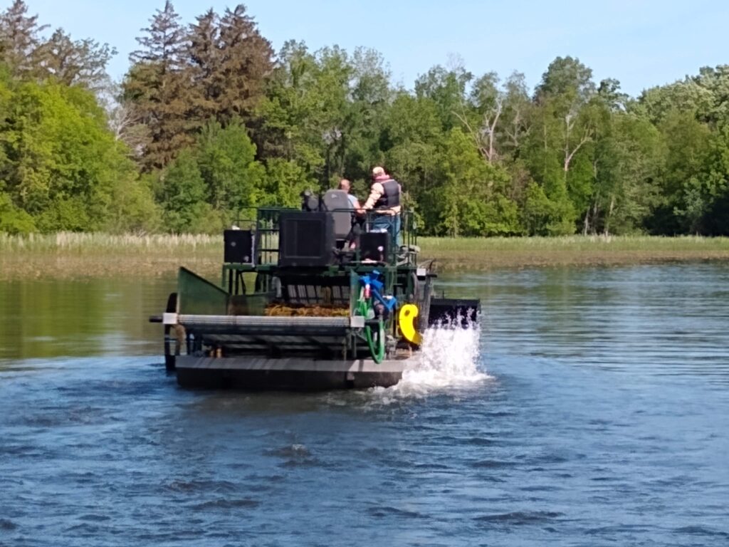 weed boat harvesting