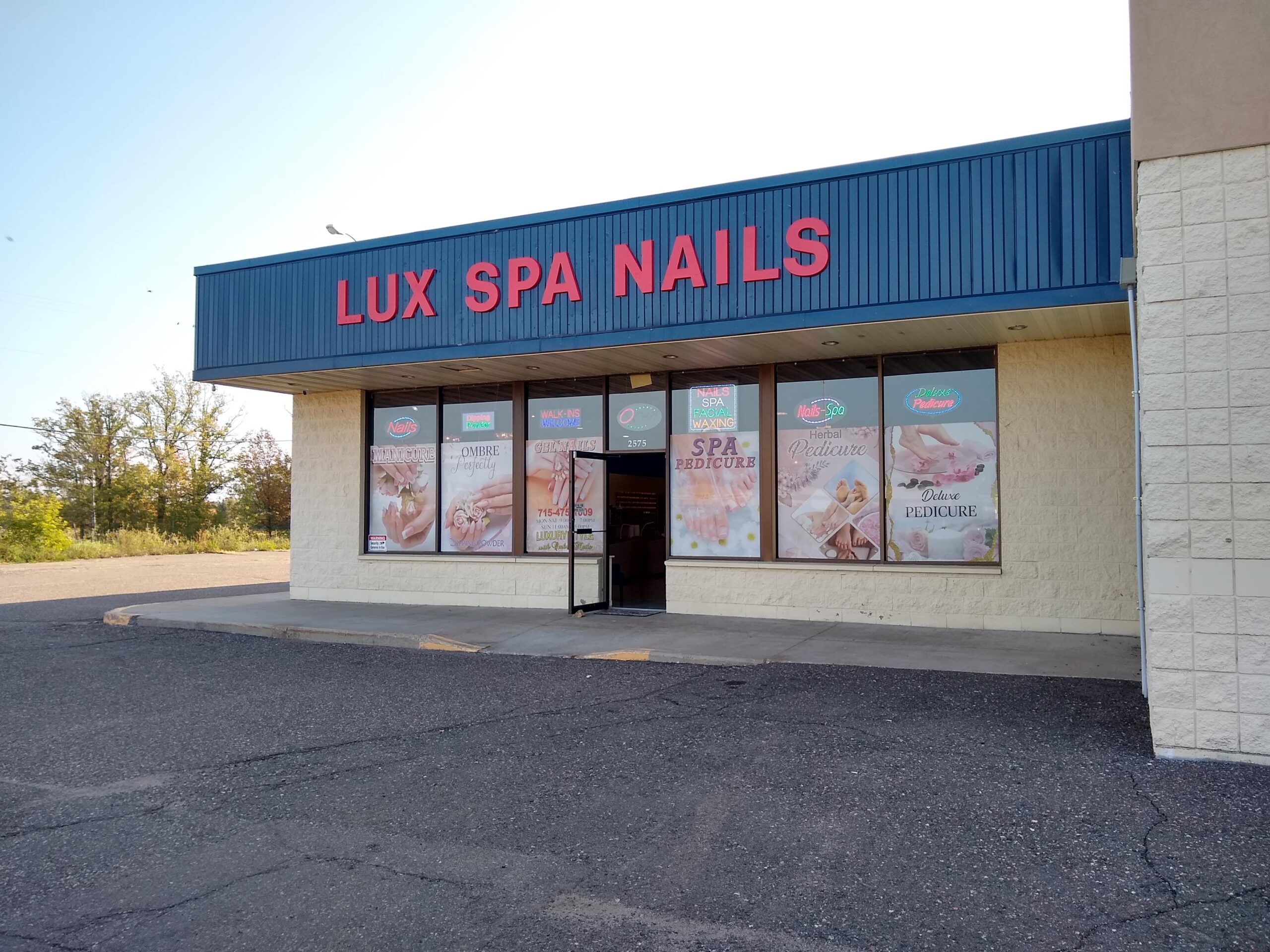 lux spa nails exterior